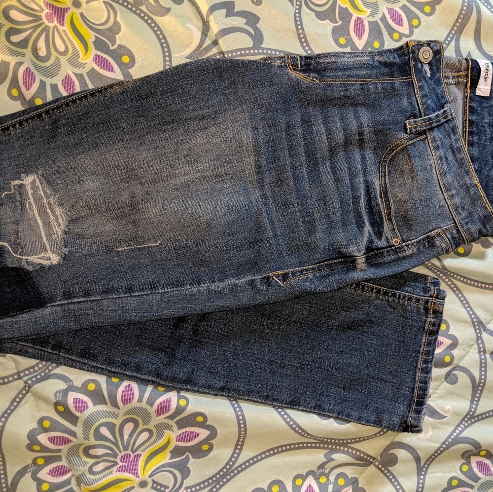 Distressed boyfriend skinny jeans